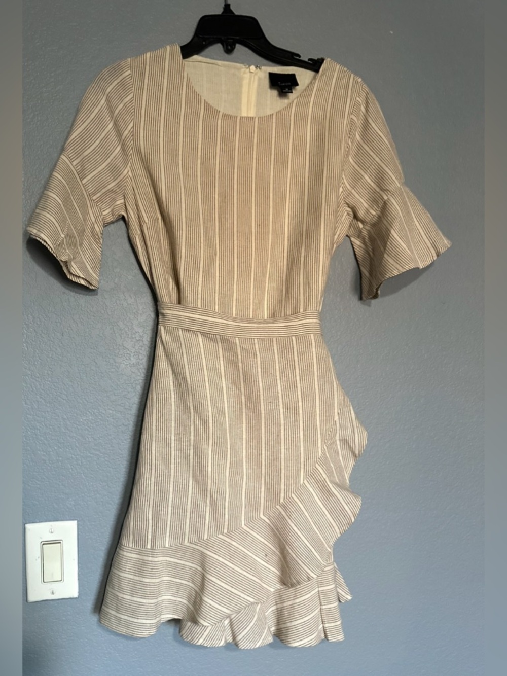 NWOT LUMIERE GRAPHIC DRESS BEIGE STRIPPED TIE WAIST